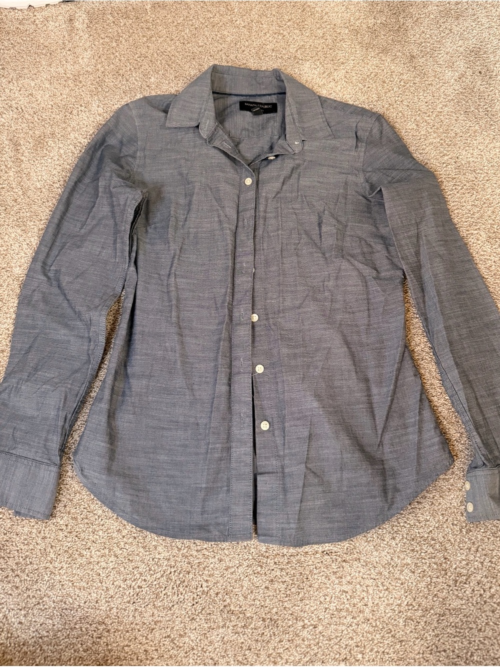Banana Republic Women’s Size 0 Tailored Fit Blue Chambray Button Down Shirt